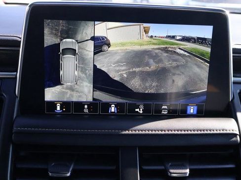 Used 2021 GMC Yukon AT4 w/ Technology Package image 31