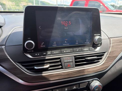 Used 2025 Nissan Altima 2.5 SV FWD image 15
