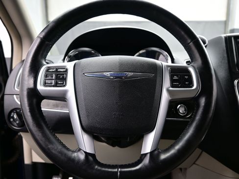 Used 2012 Chrysler Town & Country Touring-L w/ Entertainment Group #2 FWD image 24