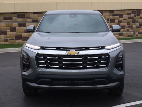 New 2026 Chevrolet Equinox LT w/ Convenience Package II FWD image 2