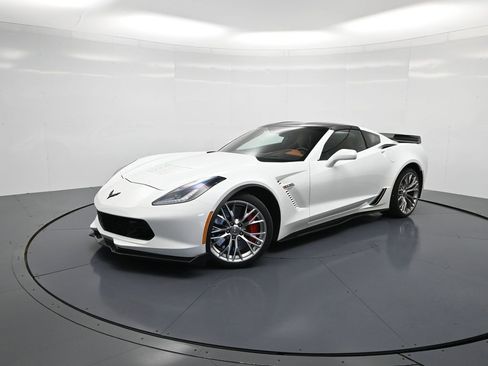 Used 2016 Chevrolet Corvette Z06 w/ 3LZ Preferred Equipment Group image 28