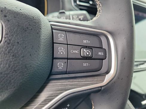 Used 2024 Jeep Wagoneer L Series II w/ Flexible Seating Group image 27