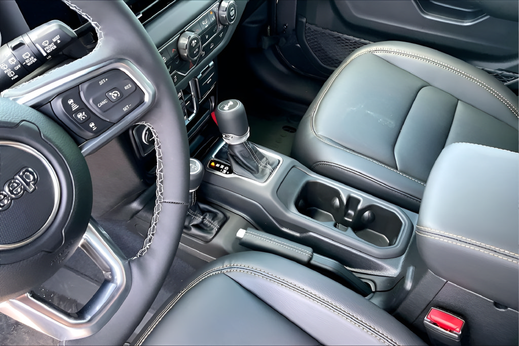 New 2026 Jeep Wrangler Unlimited Sahara AWD/4WD image 9