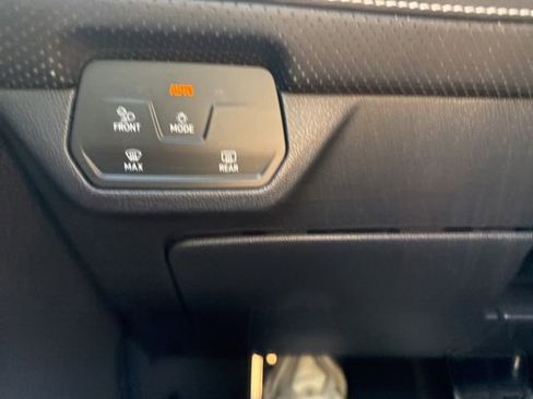 Used 2025 Volkswagen Atlas Cross Sport SEL Premium R-Line AWD/4WD image 21