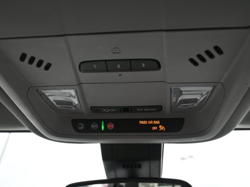 Used 2023 GMC Terrain SLT image 31