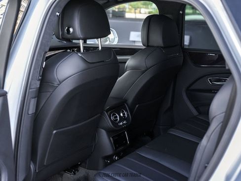 Used 2021 Bentley Bentayga AWD/4WD image 34