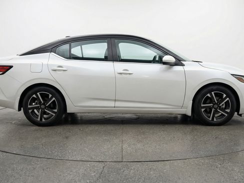 Used 2025 Nissan Sentra SV FWD image 11