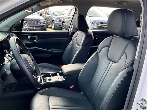 Used 2023 Kia Sorento S image 8