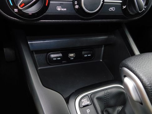 Used 2025 Kia Soul LX w/ LX Technology Package FWD image 34