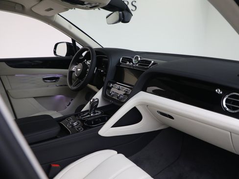 New 2025 Bentley Bentayga image 22