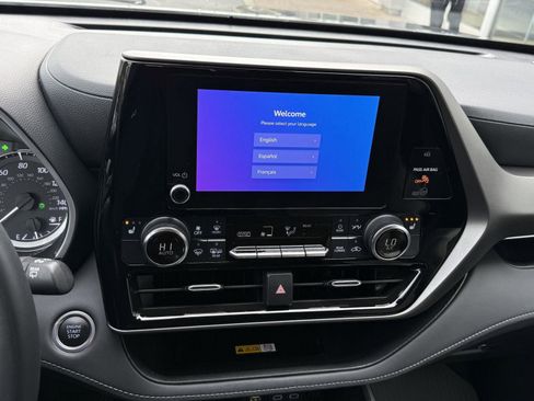 Certified 2024 Toyota Highlander XLE AWD/4WD image 22