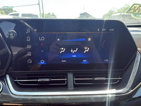 Used 2024 Chevrolet Trax ACTIV w/ Sunroof Package FWD image 24