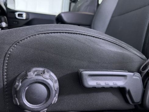 Used 2023 Jeep Gladiator Overland image 12