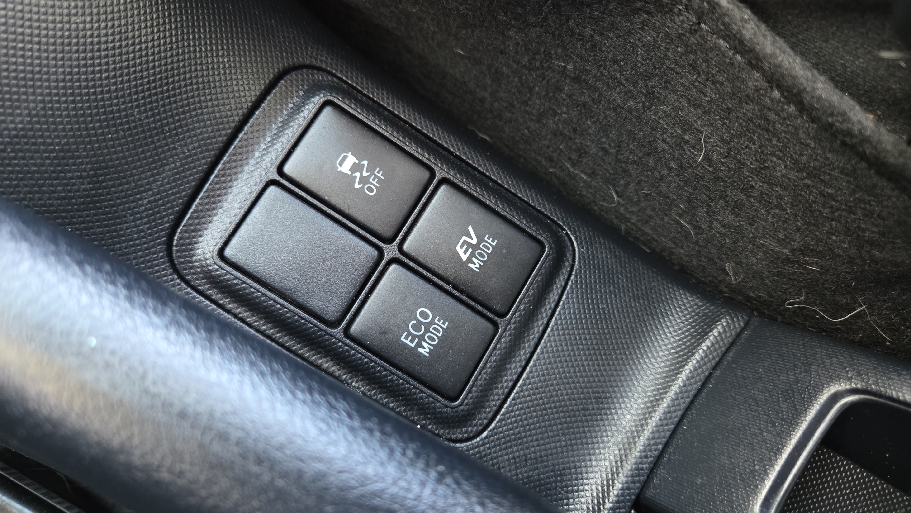 Used 2018 Toyota Prius C One FWD image 32