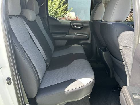 Used 2020 Toyota Tacoma TRD Off-Road w/ Technology Package AWD/4WD image 30