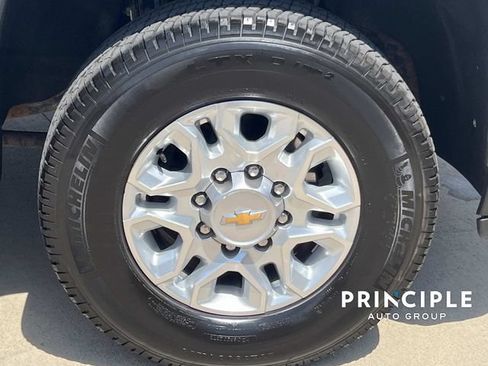 Used 2025 Chevrolet Silverado 2500 LT AWD/4WD image 4