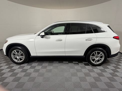 Used 2023 Mercedes-Benz GLC 300 4MATIC image 2