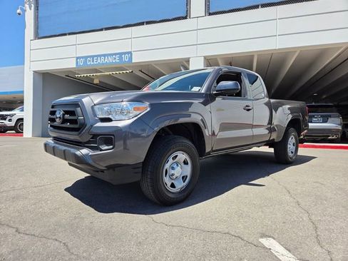 Used 2022 Toyota Tacoma SR w/ SR Convenience Package RWD image 2