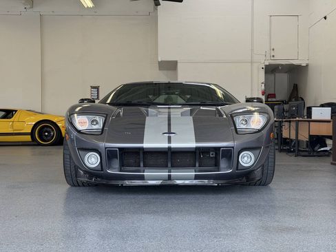 Used 2006 Ford GT RWD image 2