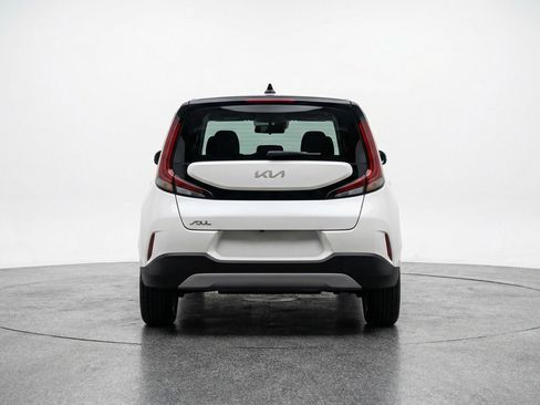 Used 2025 Kia Soul LX w/ LX Technology Package FWD image 7