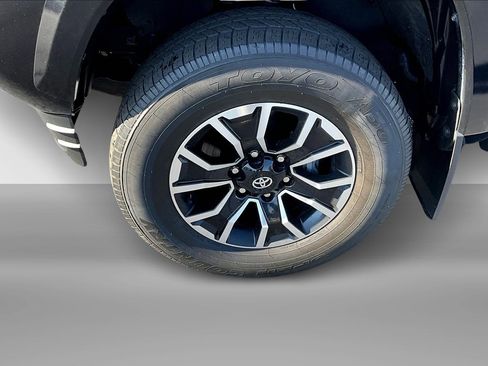 Used 2022 Toyota Tacoma TRD Sport image 2