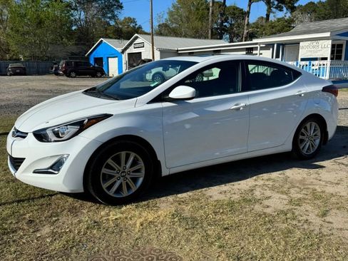 Used 2015 Hyundai Elantra SE w/ Option Group 03 image 5
