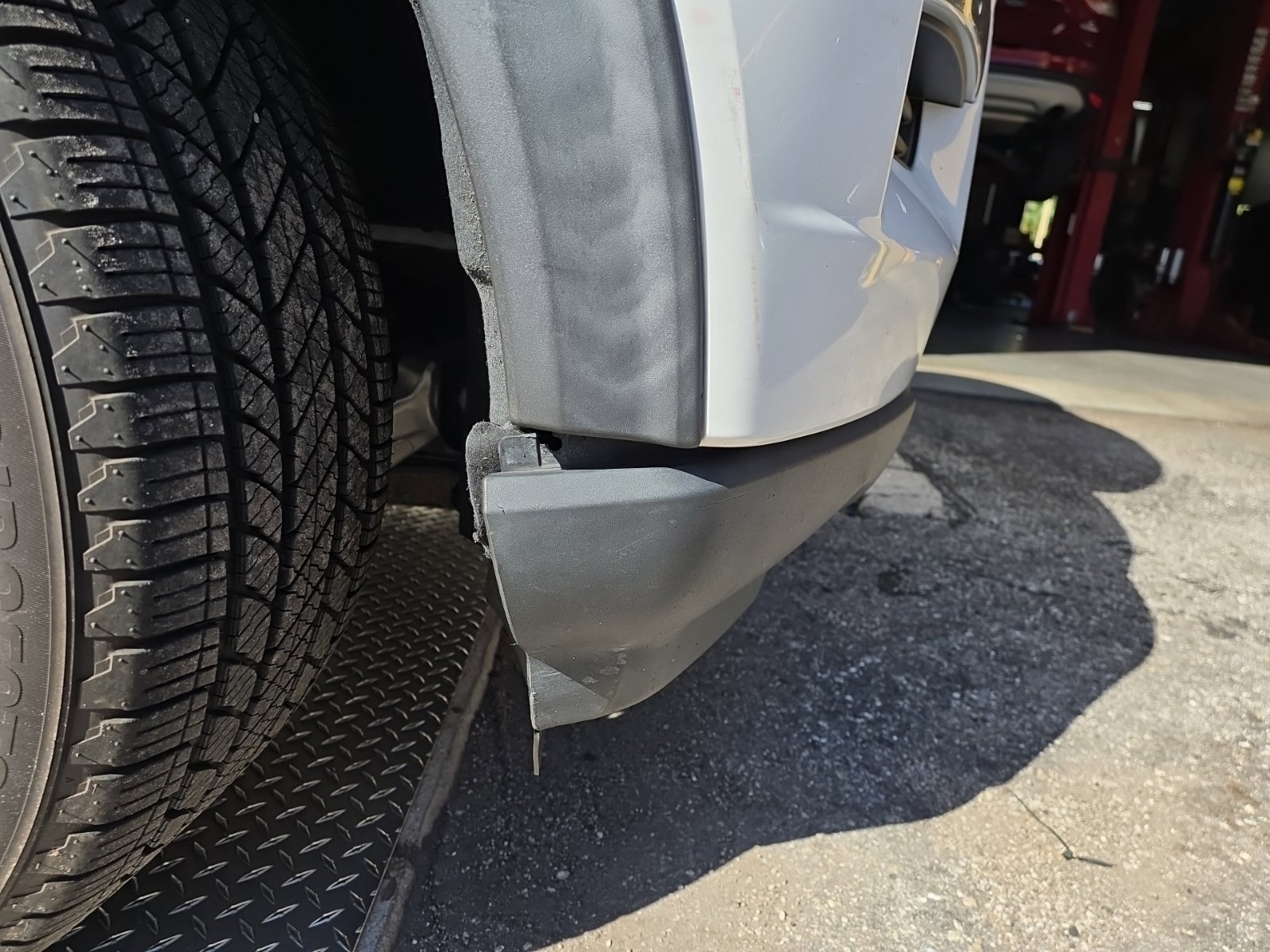 Used 2020 Ford Explorer XLT w/ Equipment Group 202A AWD/4WD image 2