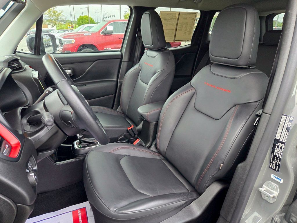 Used 2023 Jeep Renegade Trailhawk w/ Trailhawk Elite Group AWD/4WD image 17