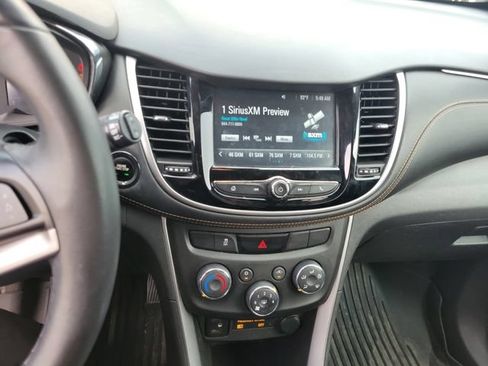 Used 2017 Chevrolet Trax LT w/ LT Convenience Package AWD/4WD image 9