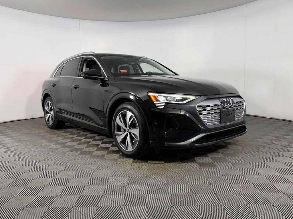 Used 2024 Audi Q8 e-tron Premium Plus w/ Premium Plus Package AWD/4WD image 5