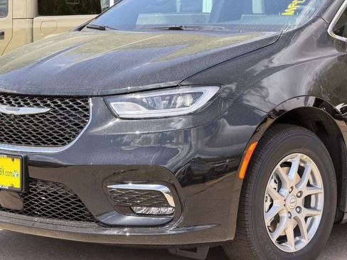 New 2026 Chrysler Pacifica Select FWD image 8