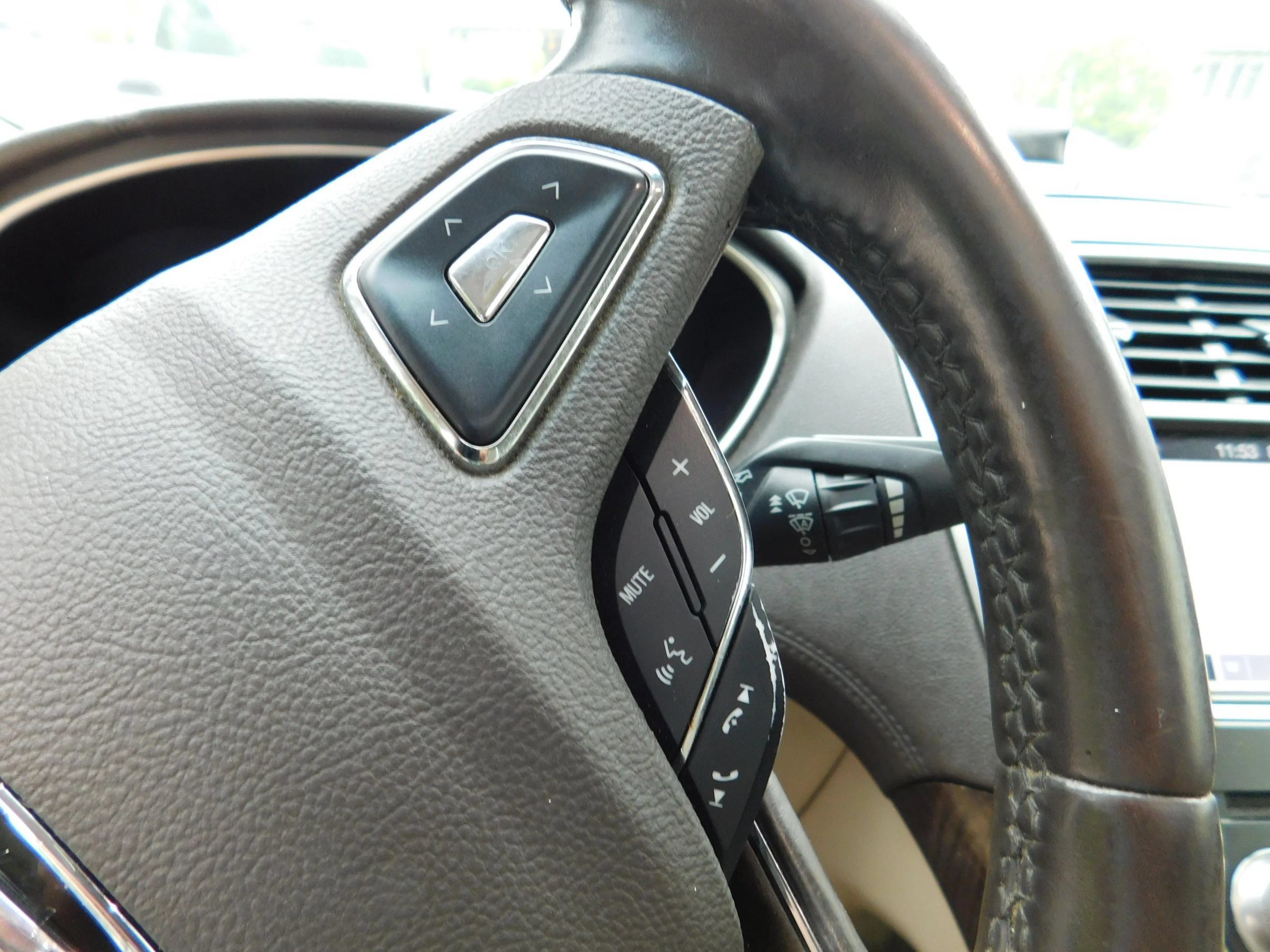 Used 2017 Lincoln MKX Reserve w/ Lincoln MKX Climate Package FWD image 23
