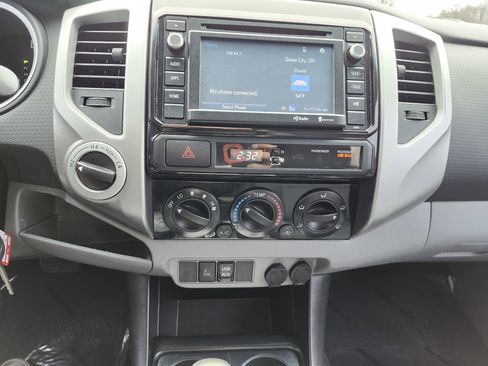 Used 2014 Toyota Tacoma 4x4 Double Cab w/ TRD Off-Road Package image 28