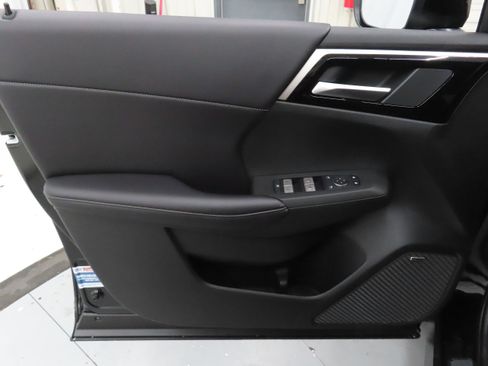 New 2026 Mitsubishi Outlander LE FWD image 10
