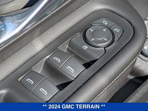 Used 2024 GMC Terrain SLE w/ Driver Convenience Package AWD/4WD image 12
