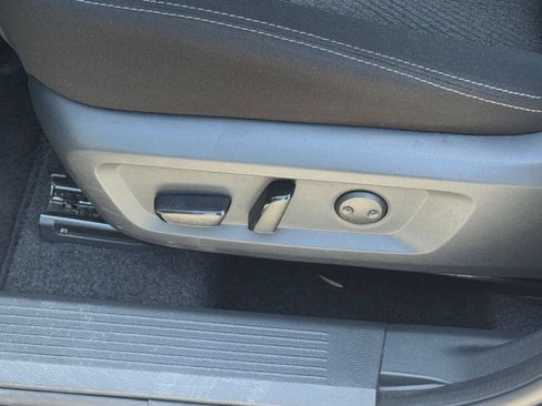 Used 2025 Nissan Rogue SV FWD image 18