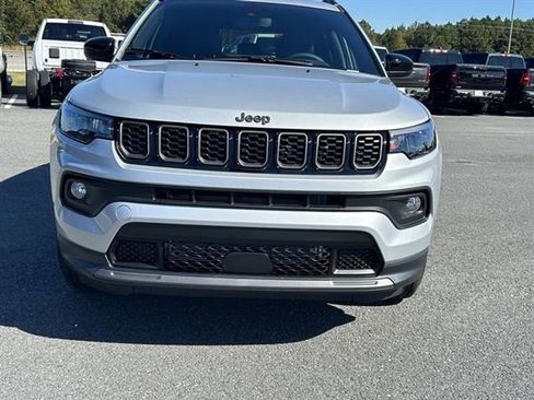 New 2026 Jeep Compass Latitude image 2