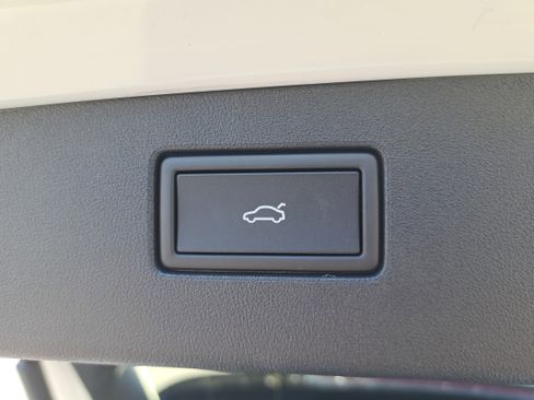 New 2026 Volkswagen Tiguan SE R-Line image 13