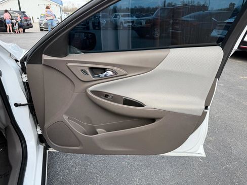 Used 2017 Chevrolet Malibu LS image 19