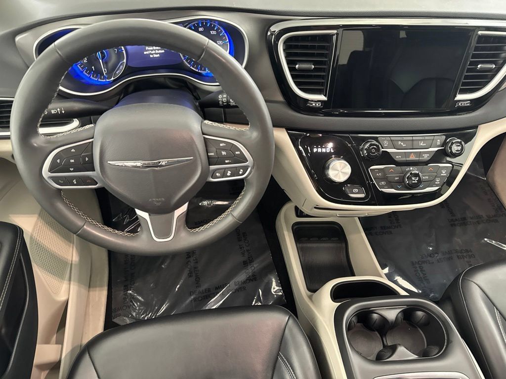 Used 2023 Chrysler Pacifica Touring-L FWD image 25