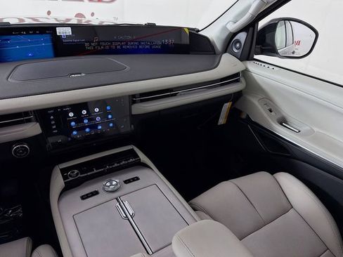 New 2026 Lincoln Navigator Premiere AWD/4WD image 26