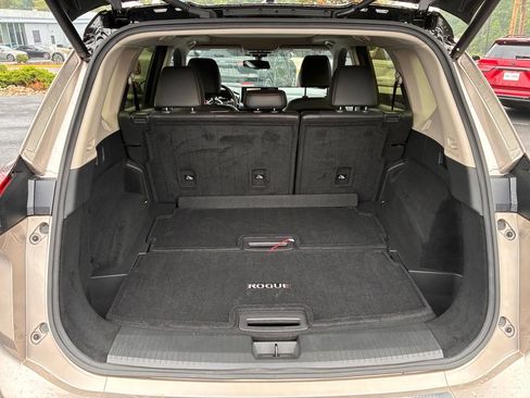 Used 2024 Nissan Rogue Platinum FWD image 12