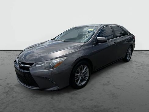 Used 2015 Toyota Camry SE w/ Moonroof Package image 1