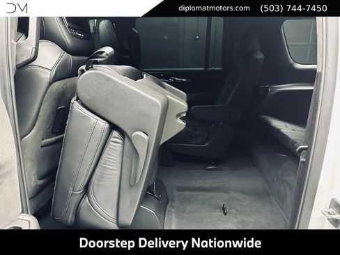 Used 2017 Cadillac Escalade ESV Platinum AWD/4WD image 27