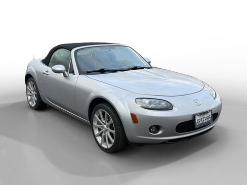 Used 2008 MAZDA MX-5 Miata Grand Touring w/ Premium Pkg image 7
