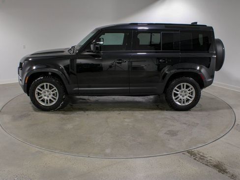 Used 2025 Land Rover Defender 110 S image 2