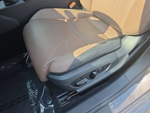 Certified 2025 Lexus ES 300h Ultra Luxury w/ Accessory Package (Z2) FWD image 29
