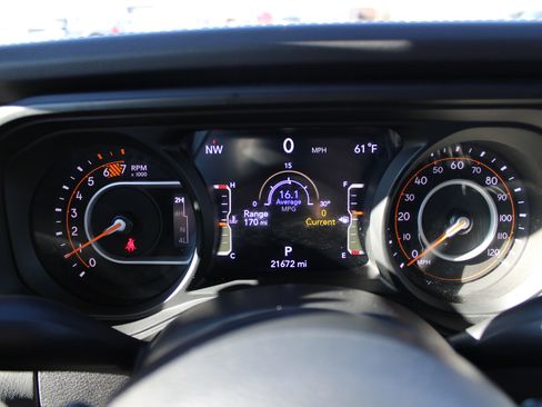 Used 2025 Jeep Wrangler Unlimited Rubicon image 19