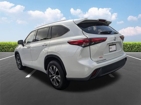 Used 2022 Toyota Highlander XLE FWD image 7