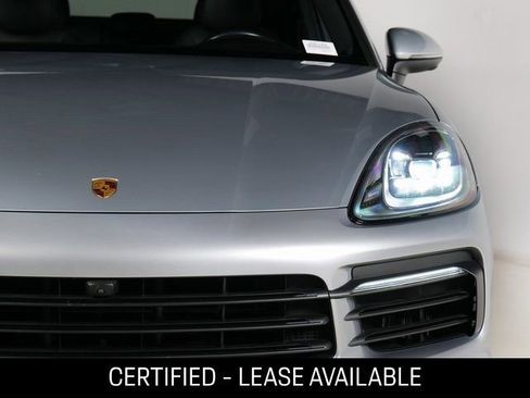 Used 2022 Porsche Cayenne Coupe image 29